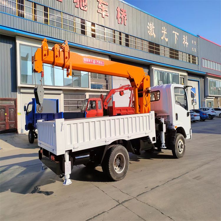 潮州镇三轮随车吊定制 农用改装机自备吊中瑞长期出售